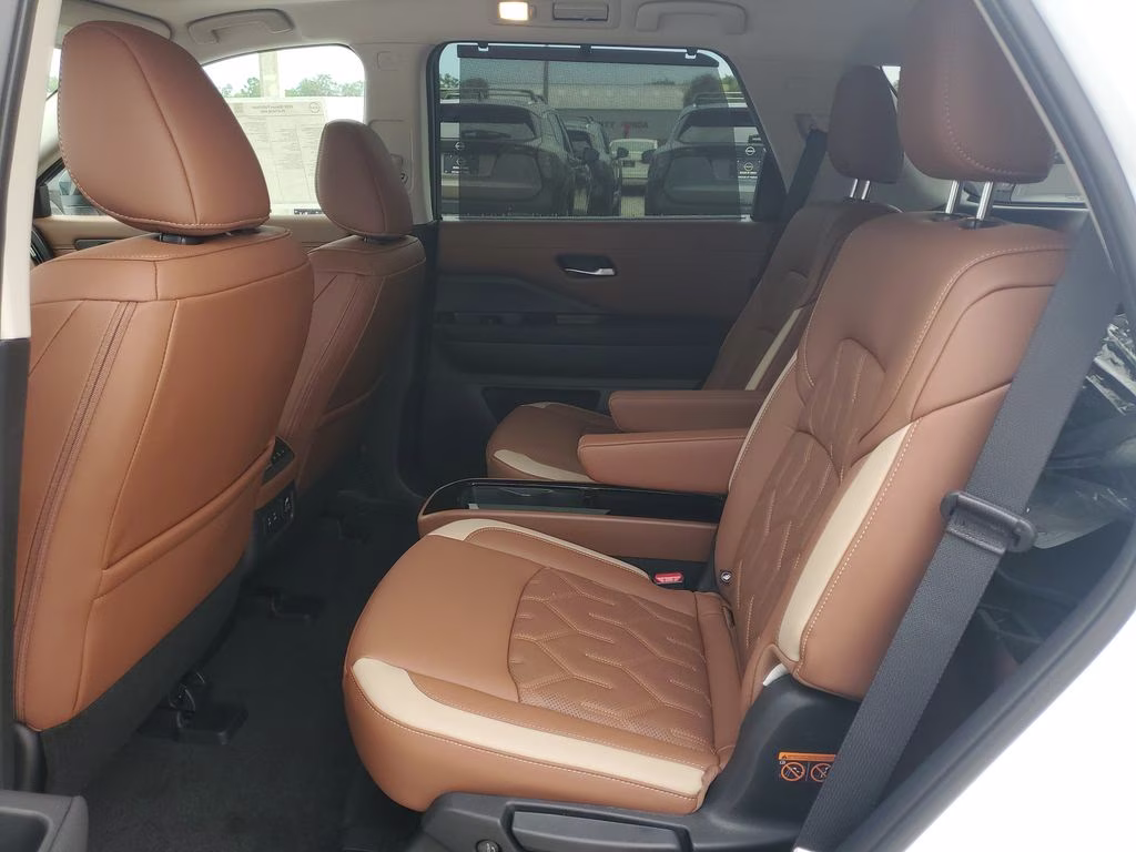 2026 Everest White Pearl Tricoat Nissan Pathfinder Platinum 4X4 SUV