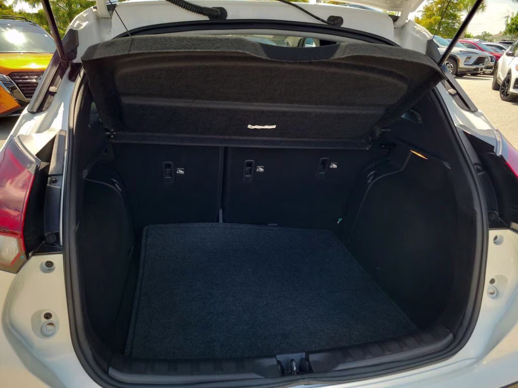 2024 Aspen White Tricoat Nissan Kicks SR FWD SUV