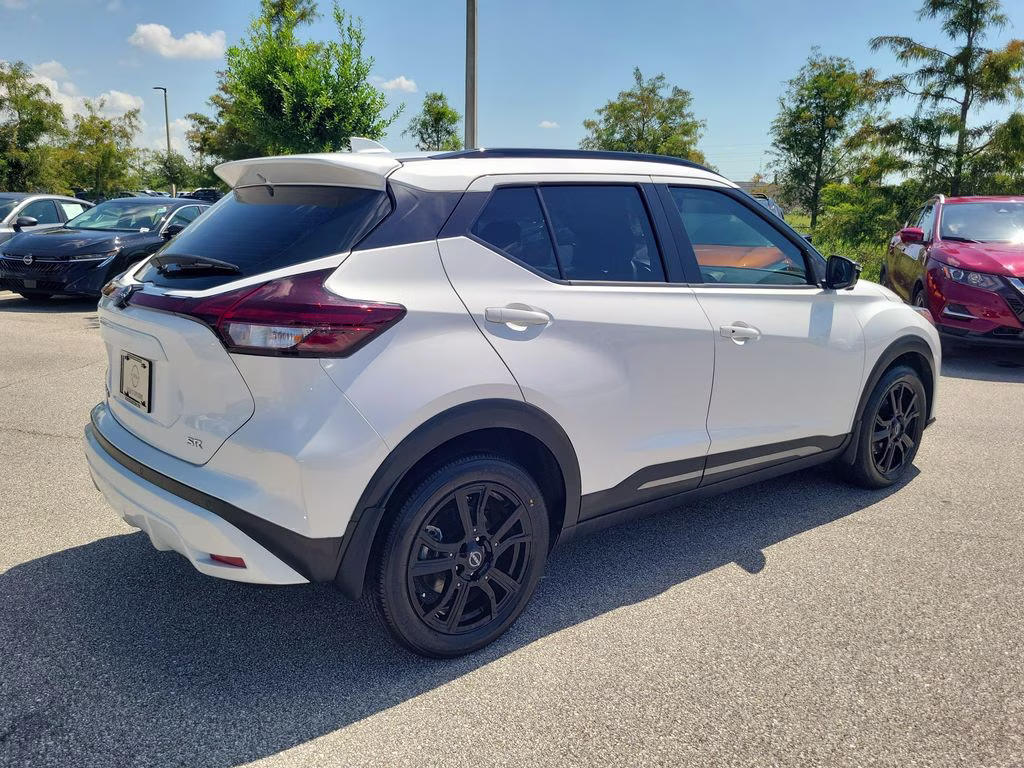2024 Aspen White Tricoat Nissan Kicks SR FWD SUV