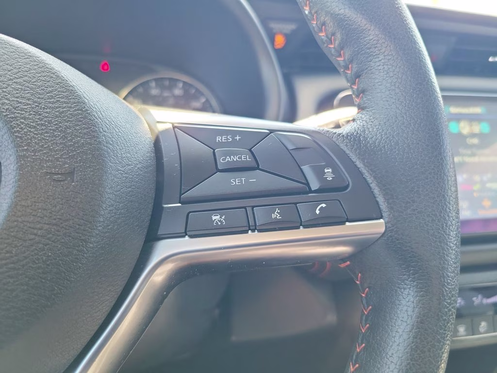 2024 Aspen White Tricoat Nissan Kicks SR FWD SUV