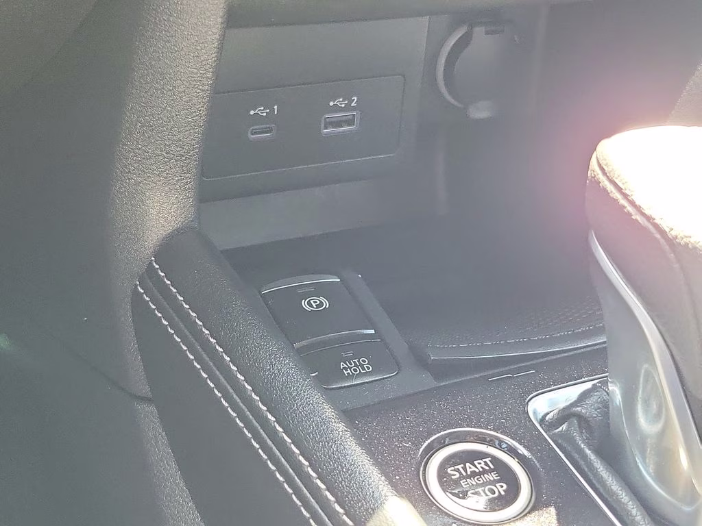 2024 Aspen White Tricoat Nissan Kicks SR FWD SUV