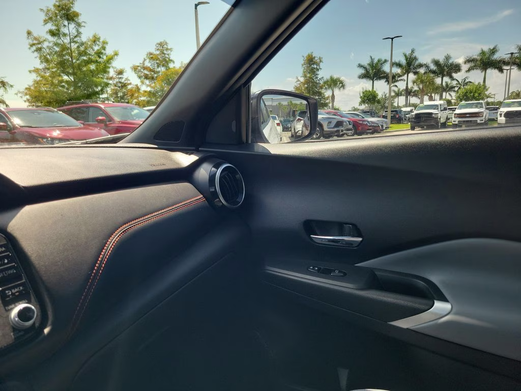2024 Aspen White Tricoat Nissan Kicks SR FWD SUV