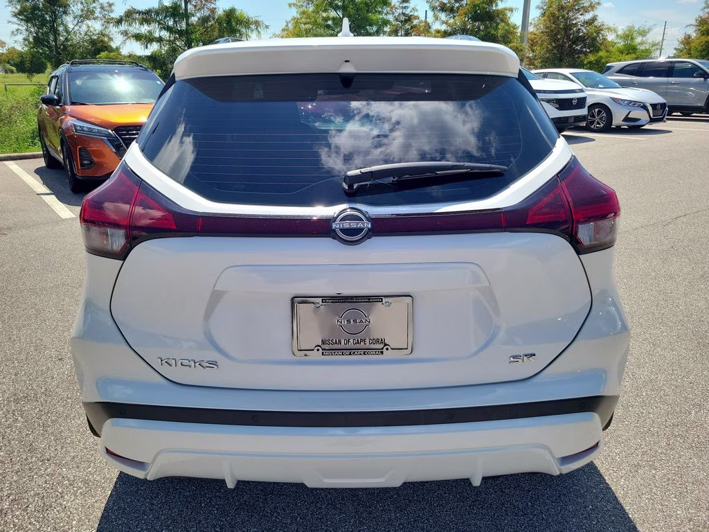 2024 Aspen White Tricoat Nissan Kicks SR FWD SUV