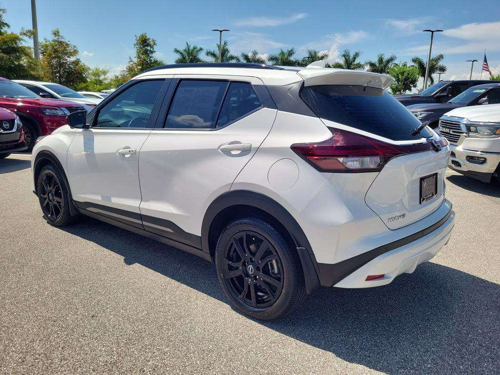 2024 Aspen White Tricoat Nissan Kicks SR FWD SUV