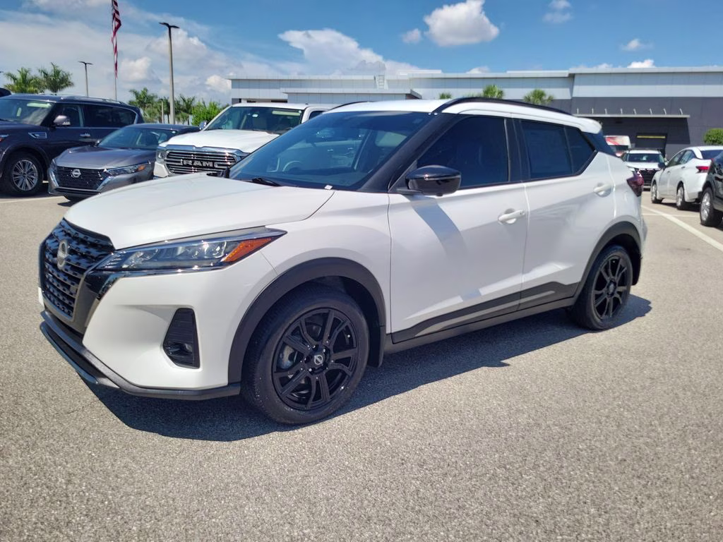 2024 Aspen White Tricoat Nissan Kicks SR FWD SUV