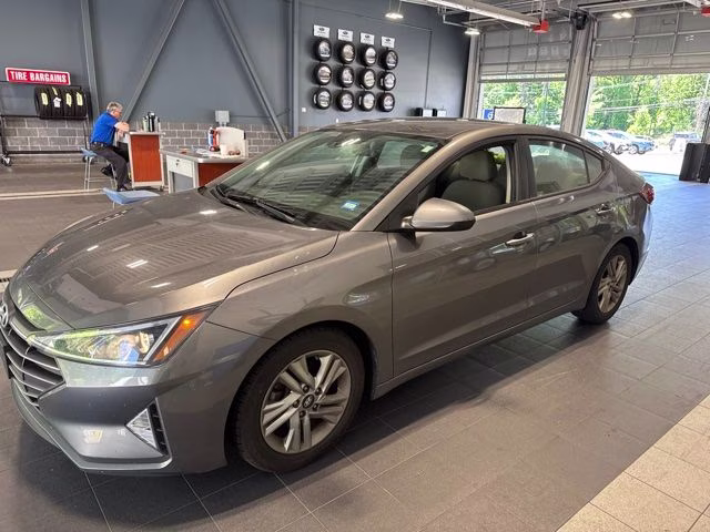 2020 Machine Gray Hyundai Elantra SEL FWD Sedan