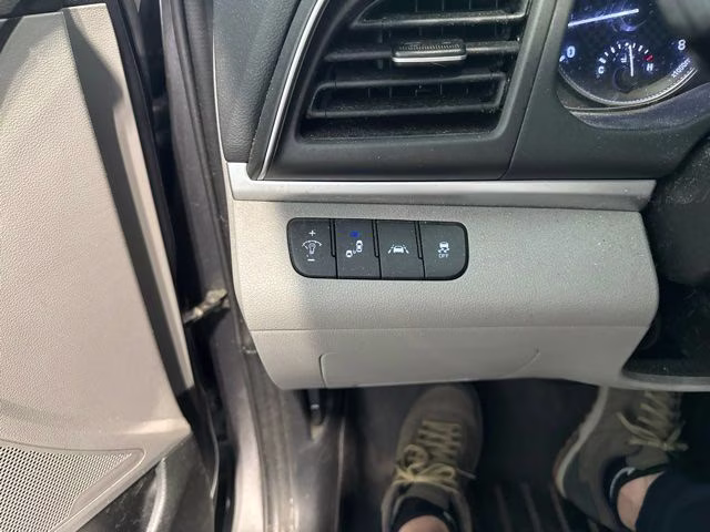2020 Machine Gray Hyundai Elantra SEL FWD Sedan