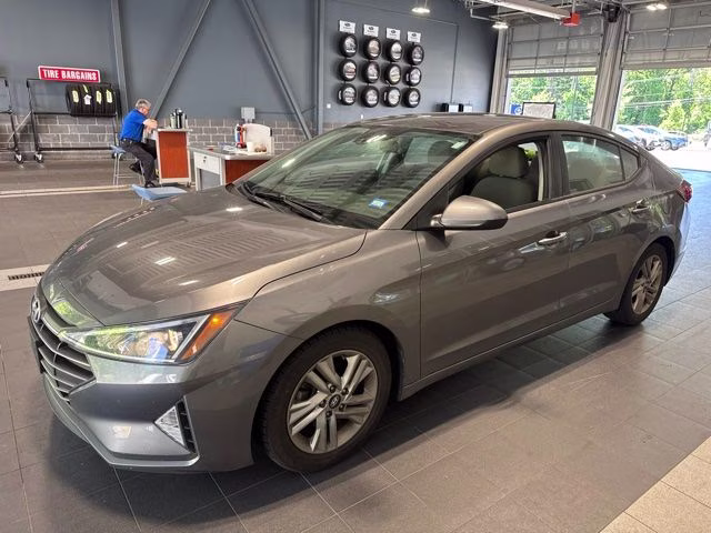 2020 Machine Gray Hyundai Elantra SEL FWD Sedan