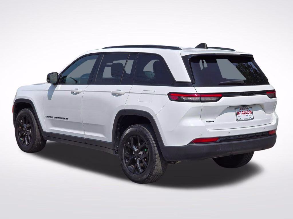 2024 Bright White Clearcoat Jeep Grand Cherokee Altitude 4X4 SUV
