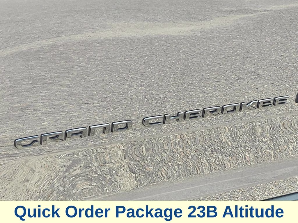 2024 Baltic Gray Metallic Clearcoat Jeep Grand Cherokee Altitude RWD SUV