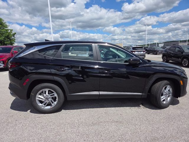 2026 Phantom Black Hyundai Tucson SE FWD SUV