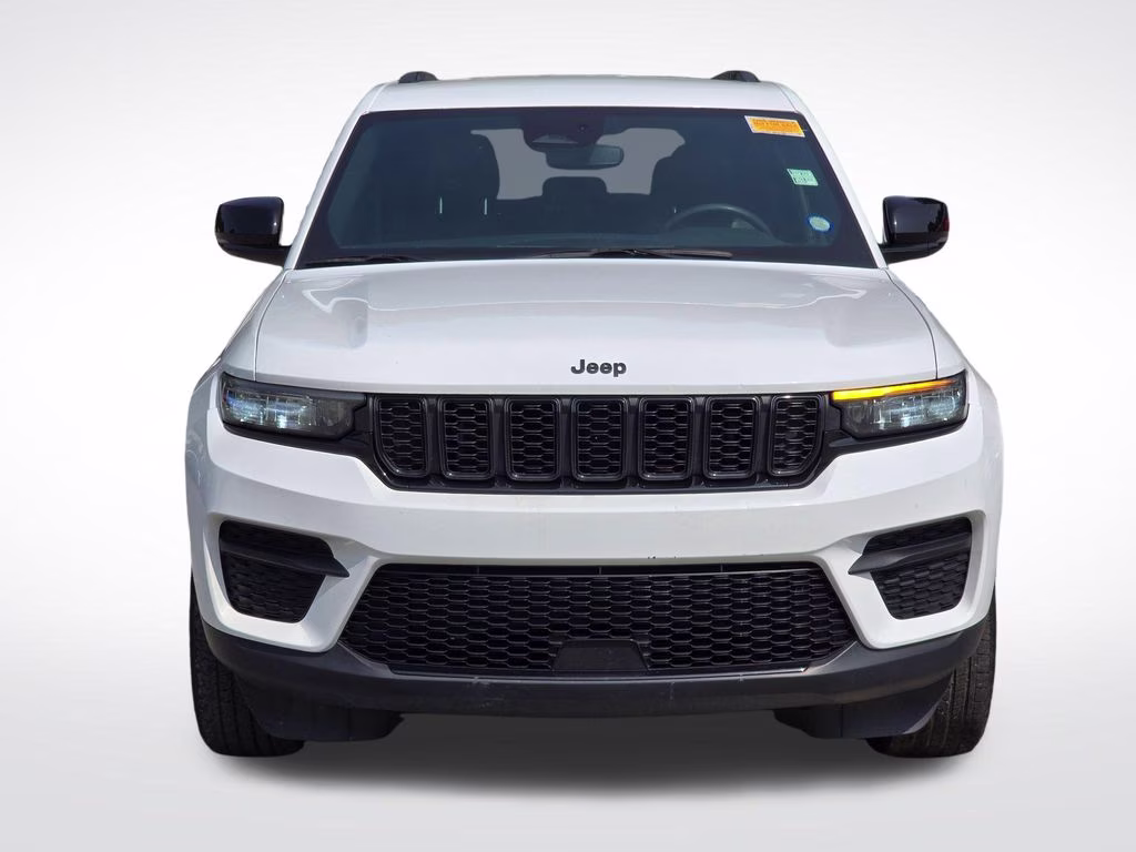 2024 Bright White Clearcoat Jeep Grand Cherokee Altitude 4X4 SUV