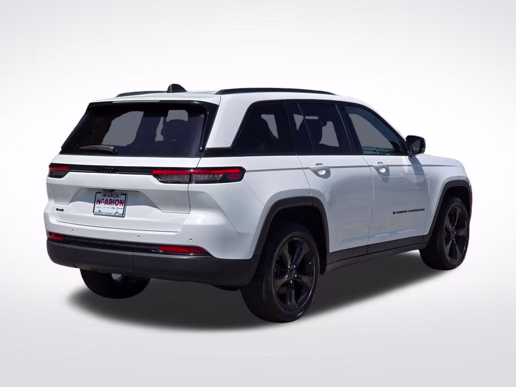 2023 Bright White Clearcoat Jeep Grand Cherokee Altitude X 4X4 SUV