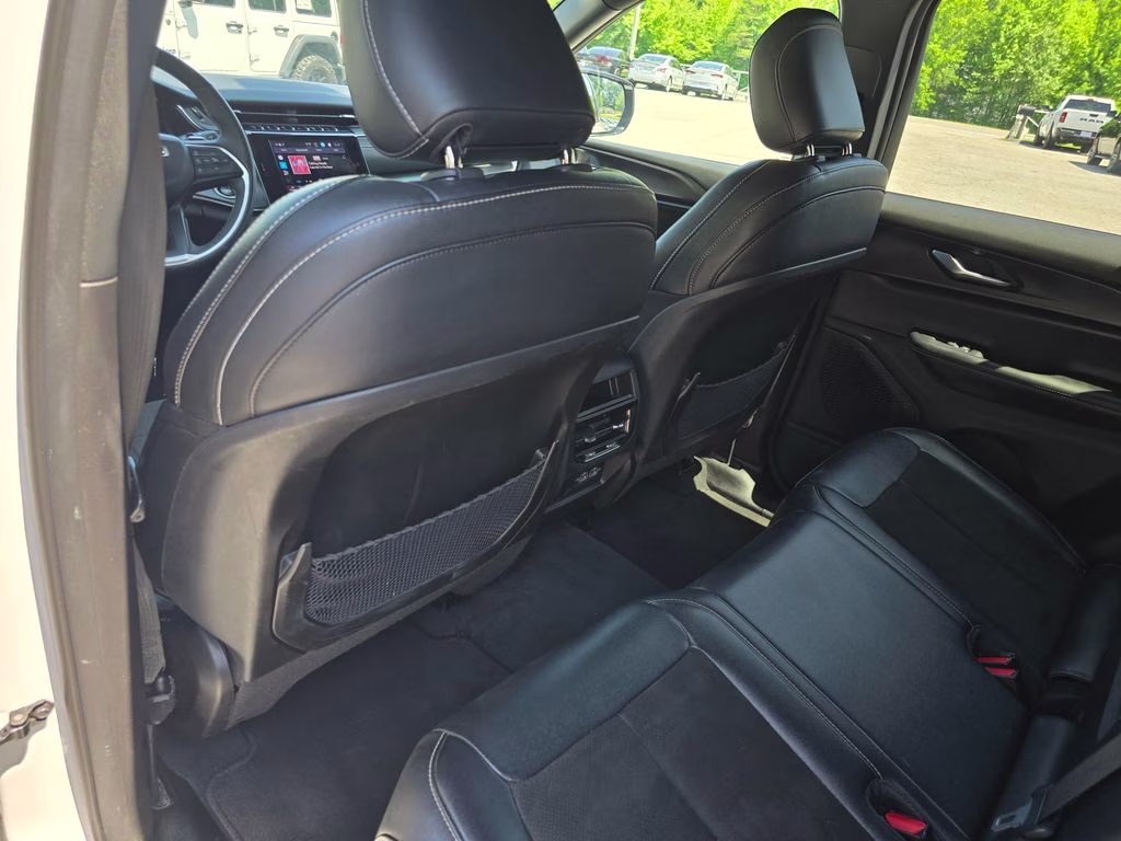 2023 Bright White Clearcoat Jeep Grand Cherokee Altitude X 4X4 SUV