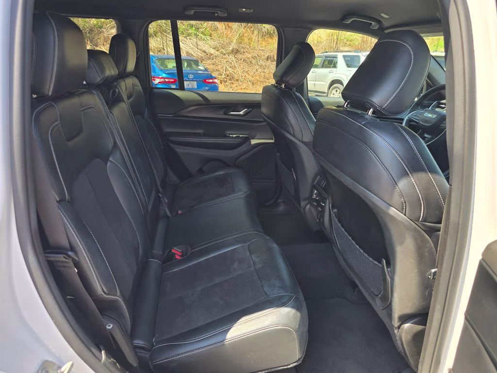 2023 Bright White Clearcoat Jeep Grand Cherokee Altitude X 4X4 SUV