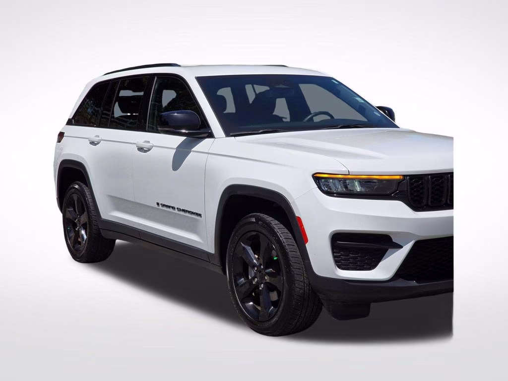 2023 Bright White Clearcoat Jeep Grand Cherokee Altitude X 4X4 SUV