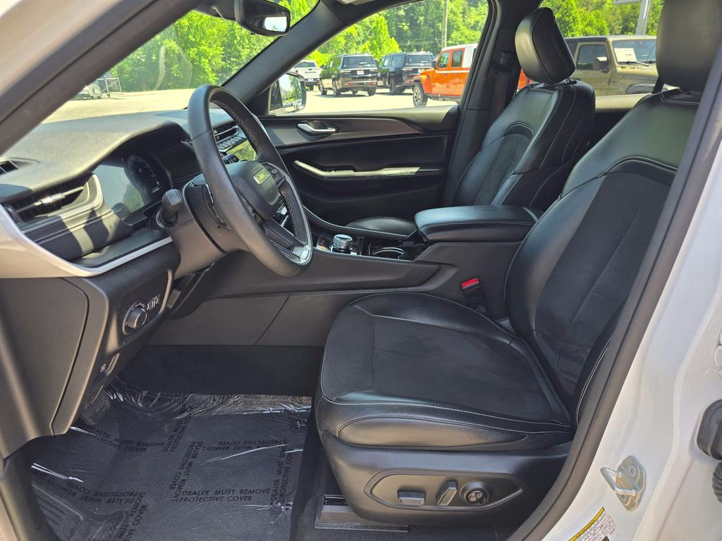 2023 Bright White Clearcoat Jeep Grand Cherokee Altitude X 4X4 SUV