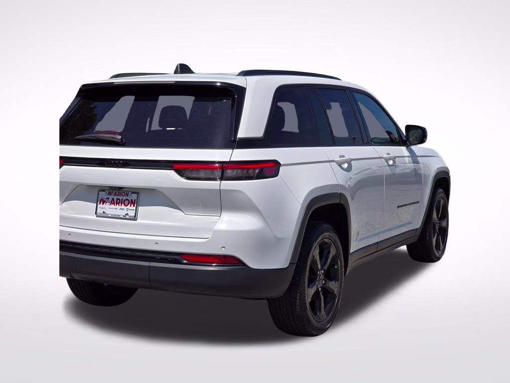 2023 Bright White Clearcoat Jeep Grand Cherokee Altitude X 4X4 SUV
