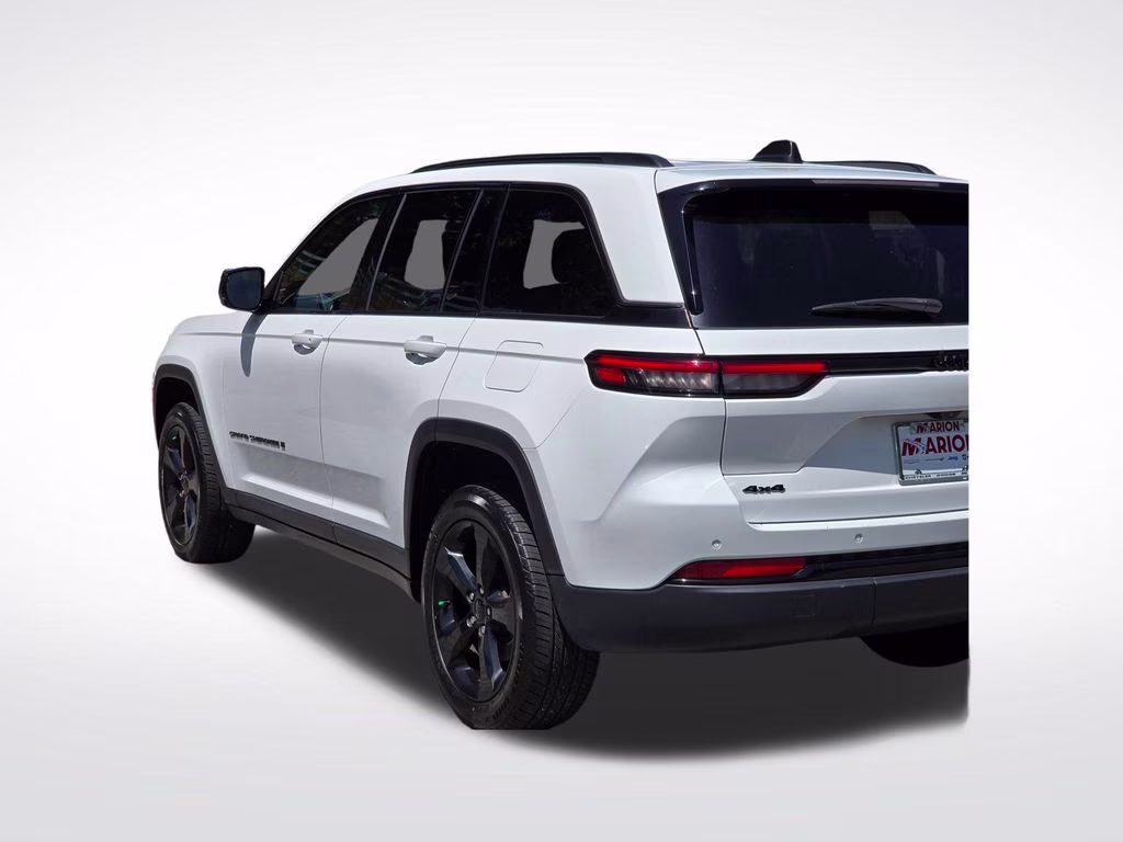 2023 Bright White Clearcoat Jeep Grand Cherokee Altitude X 4X4 SUV