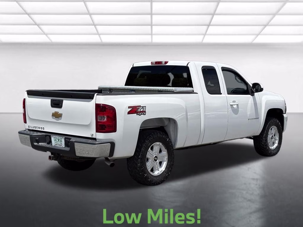 2013 Summit White Chevrolet Silverado 1500 LT 4X4 Truck