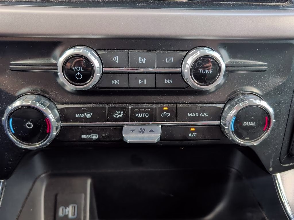 2024 Iconic Silver Metallic Ford F-150 XLT 4X4 Truck