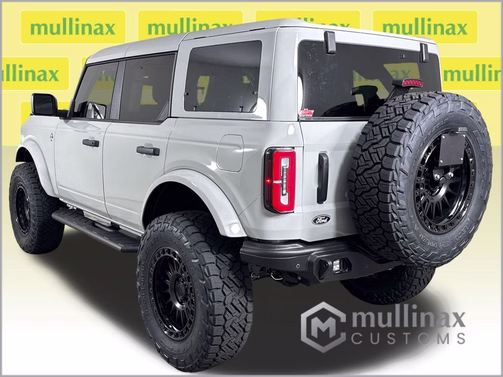 2026 Avalanche Gray Ford Bronco Outer Banks 4X4 SUV