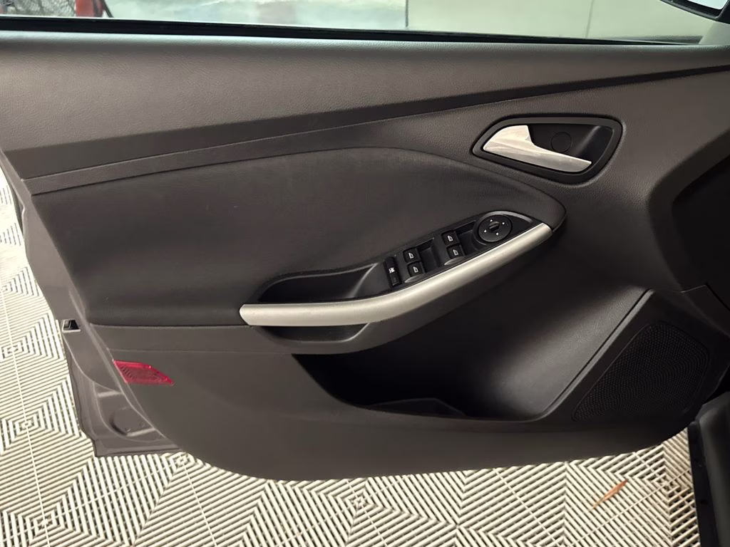 2012 Sterling Gray Metallic Ford Focus SE FWD Hatchback