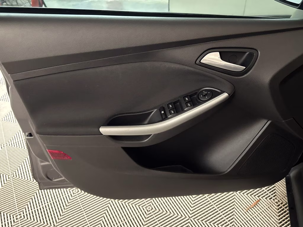 2012 Sterling Gray Metallic Ford Focus SE FWD Hatchback