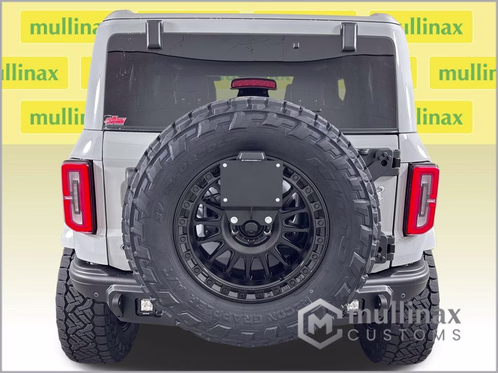 2026 Avalanche Gray Ford Bronco Outer Banks 4X4 SUV