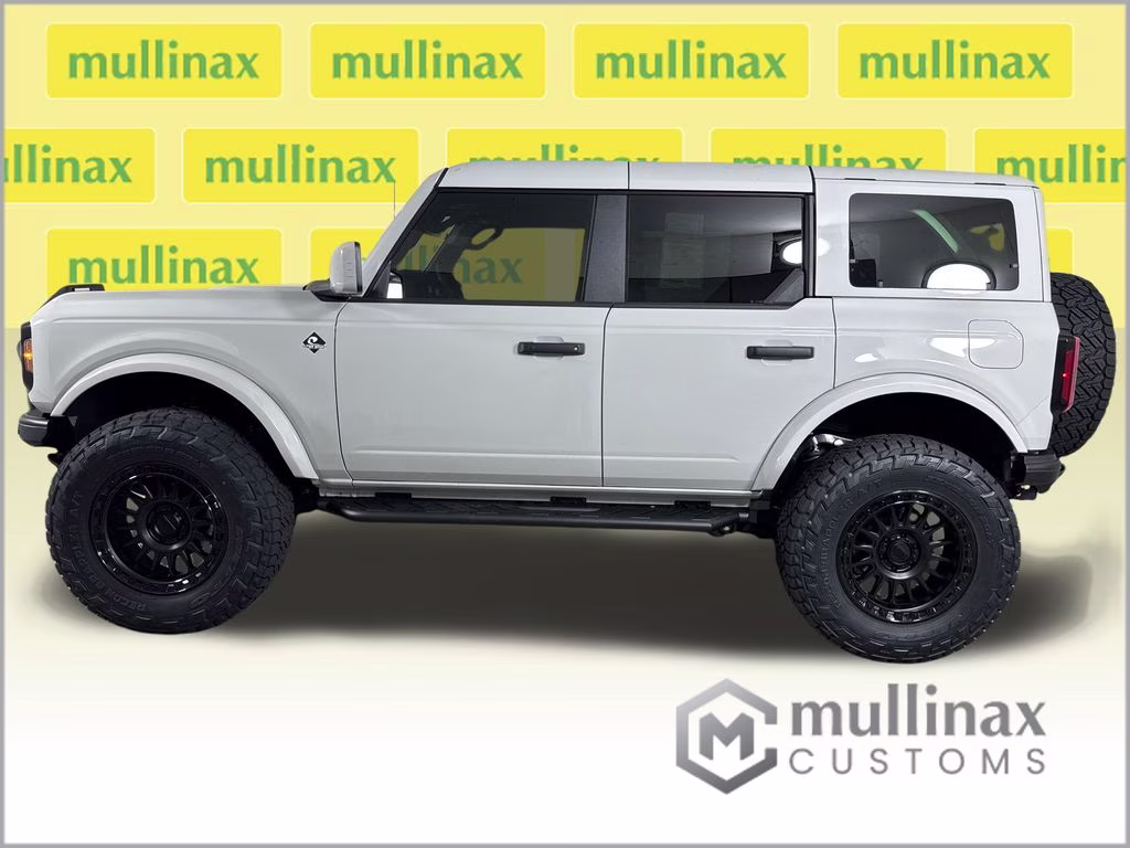 2026 Avalanche Gray Ford Bronco Outer Banks 4X4 SUV