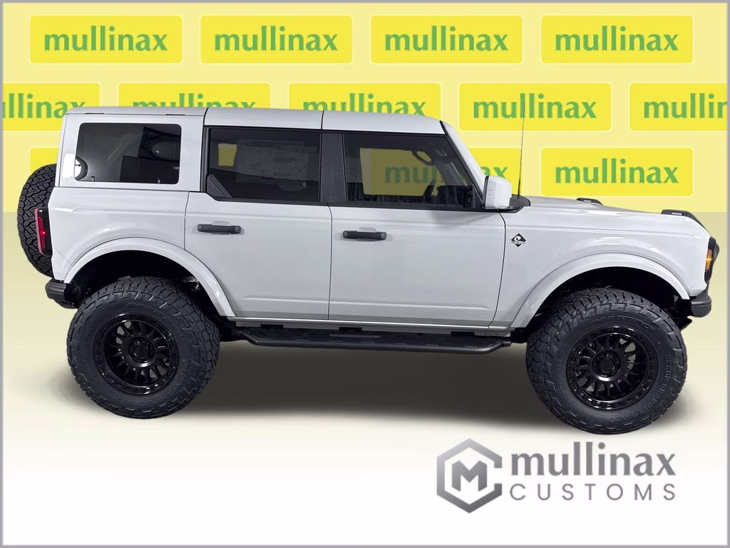 2026 Avalanche Gray Ford Bronco Outer Banks 4X4 SUV