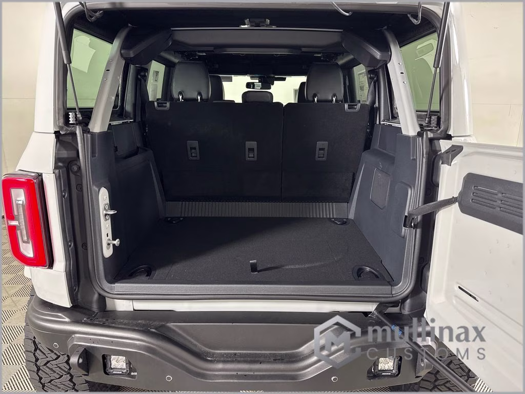 2026 Avalanche Gray Ford Bronco Outer Banks 4X4 SUV