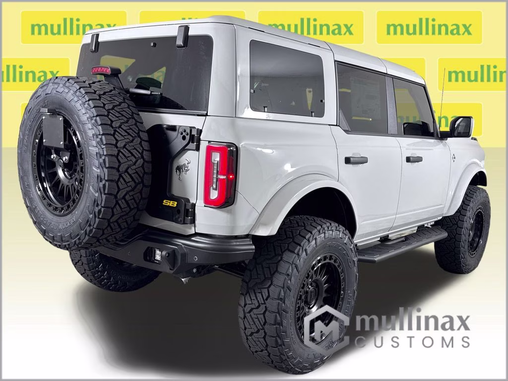2026 Avalanche Gray Ford Bronco Outer Banks 4X4 SUV