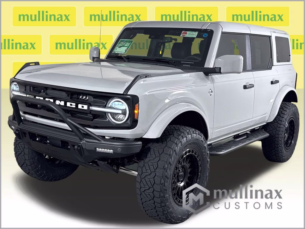 2026 Avalanche Gray Ford Bronco Outer Banks 4X4 SUV