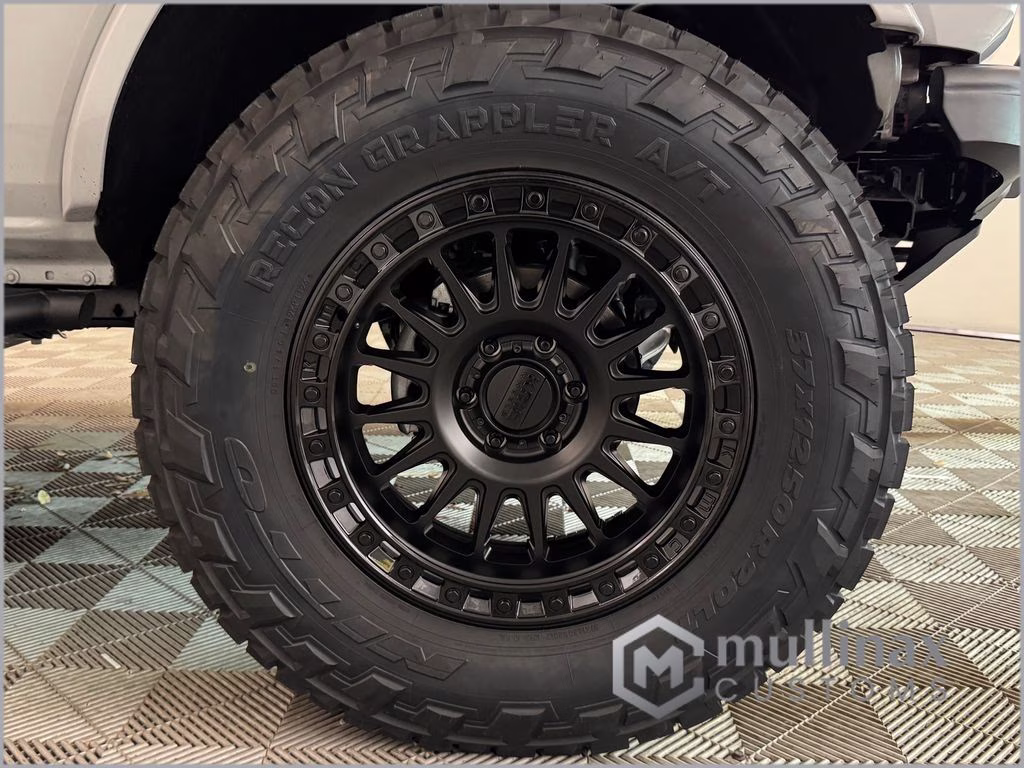 2026 Avalanche Gray Ford Bronco Outer Banks 4X4 SUV