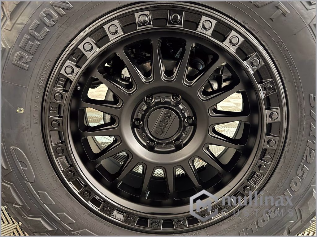 2026 Avalanche Gray Ford Bronco Outer Banks 4X4 SUV