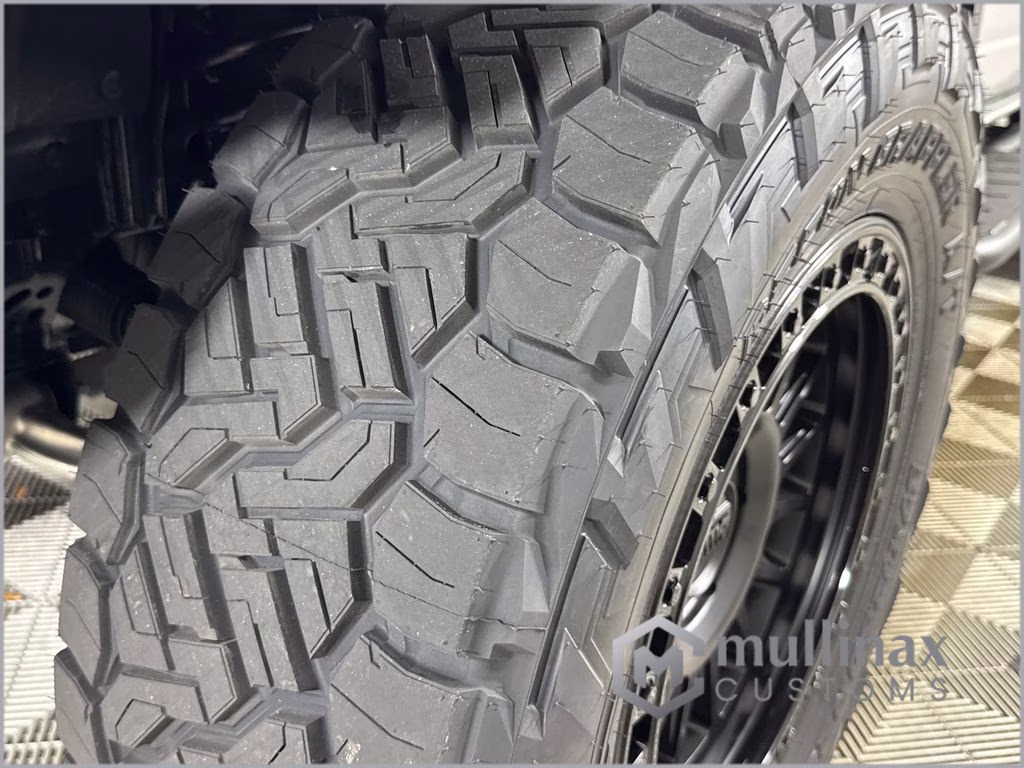 2026 Avalanche Gray Ford Bronco Outer Banks 4X4 SUV