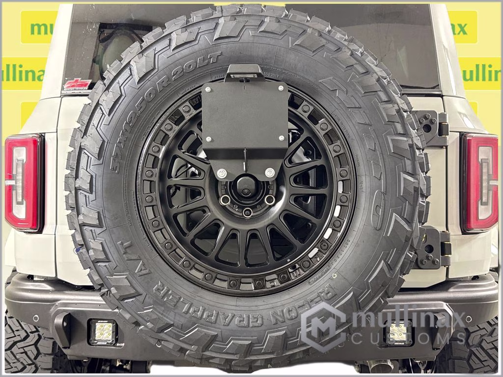 2026 Avalanche Gray Ford Bronco Outer Banks 4X4 SUV
