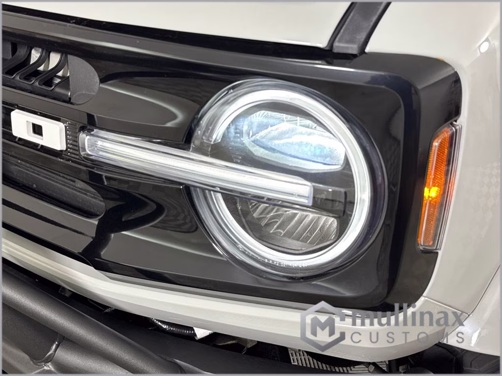 2026 Avalanche Gray Ford Bronco Outer Banks 4X4 SUV