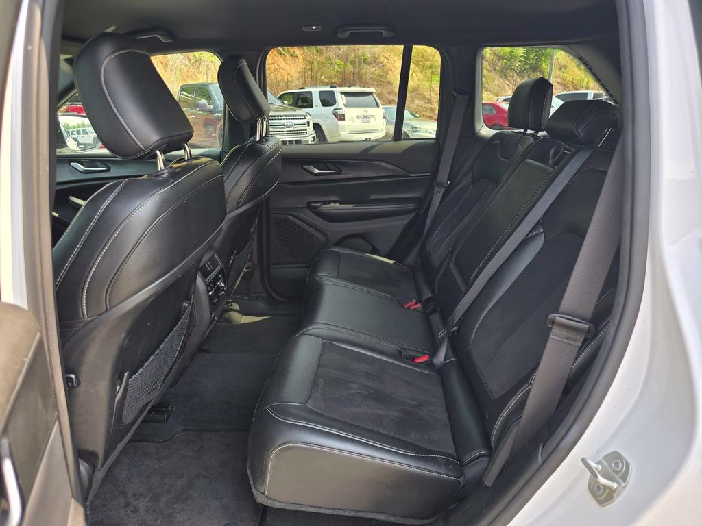 2024 Bright White Clearcoat Jeep Grand Cherokee Altitude 4X4 SUV