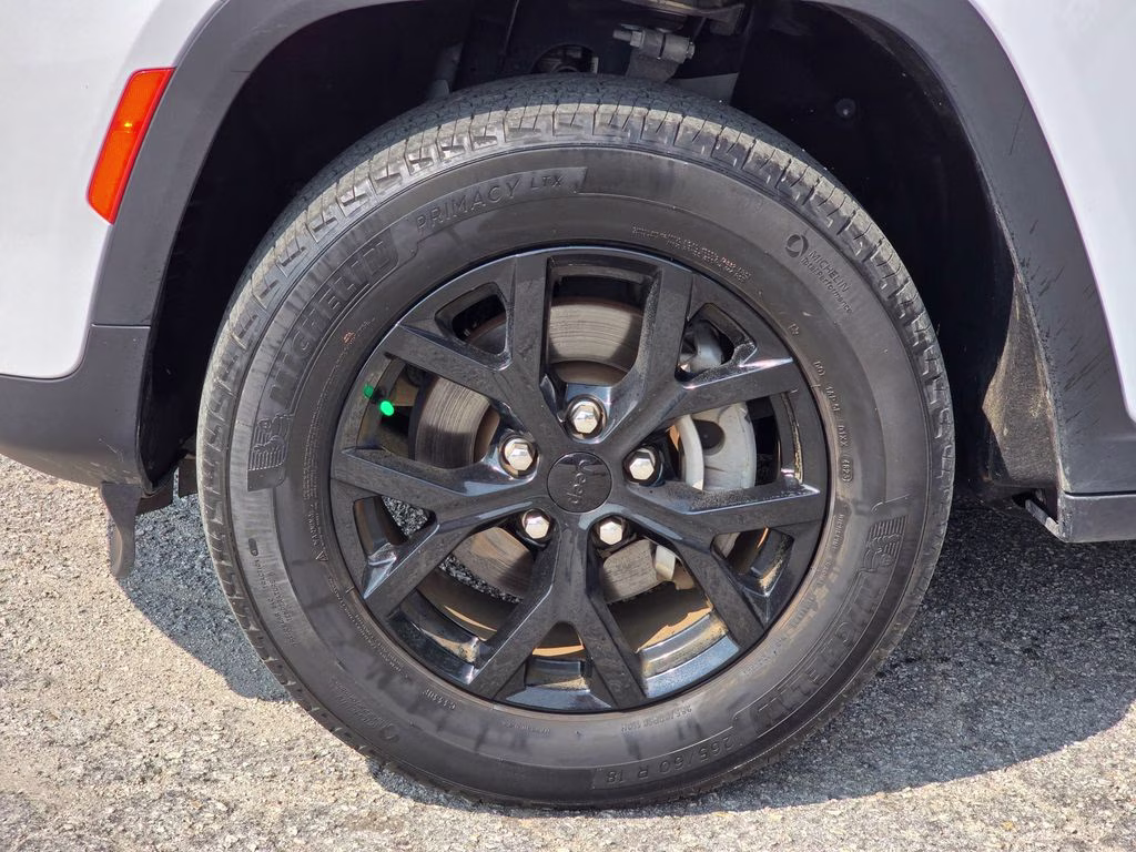 2024 Bright White Clearcoat Jeep Grand Cherokee Altitude 4X4 SUV