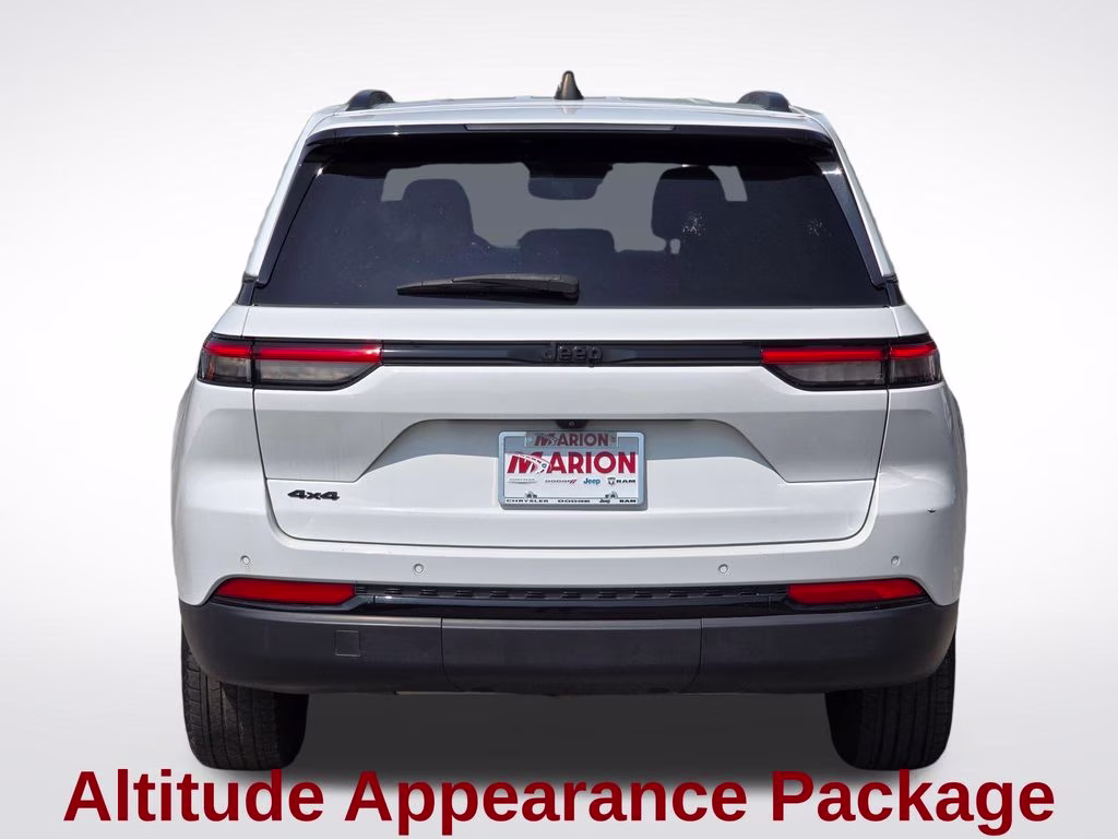 2024 Bright White Clearcoat Jeep Grand Cherokee Altitude 4X4 SUV