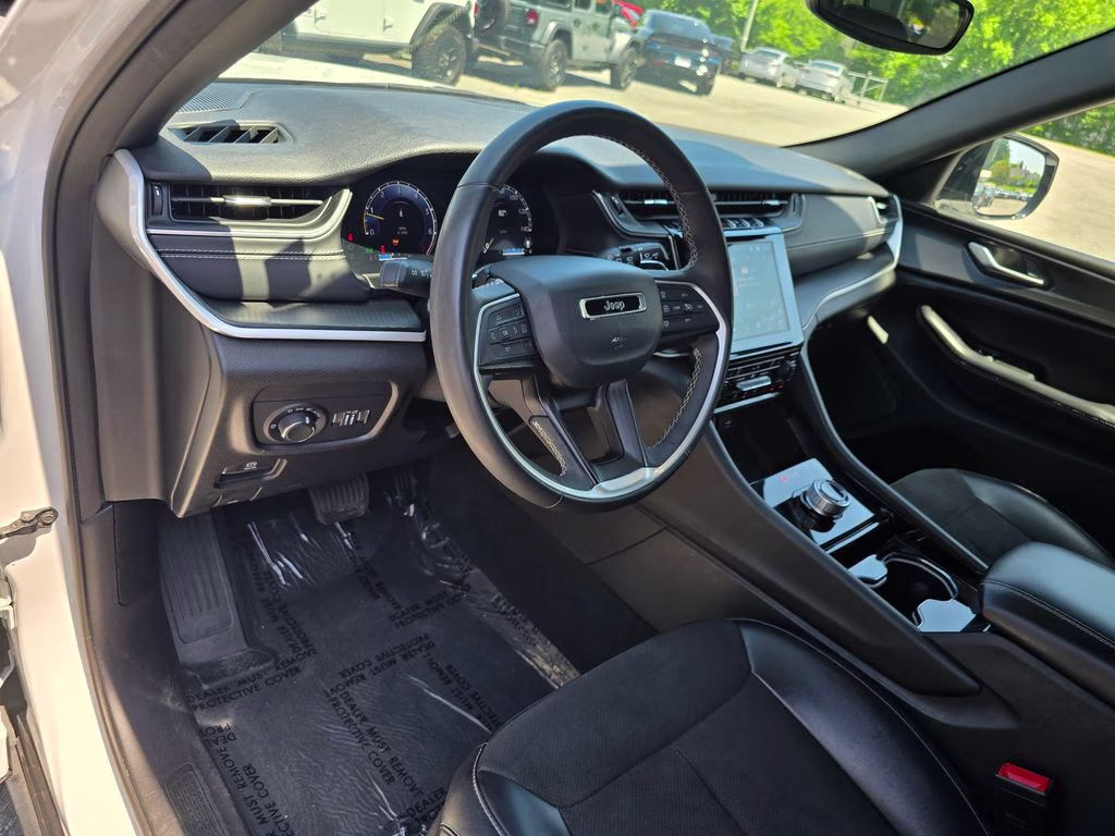 2023 Bright White Clearcoat Jeep Grand Cherokee Altitude X 4X4 SUV