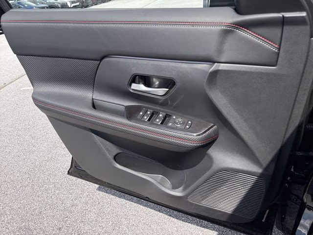 2026 Super Black Nissan Kicks SR FWD SUV