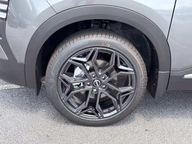 2026 Gun Metallic/Scarlet Ember Tintcoat Nissan Kicks SR FWD SUV