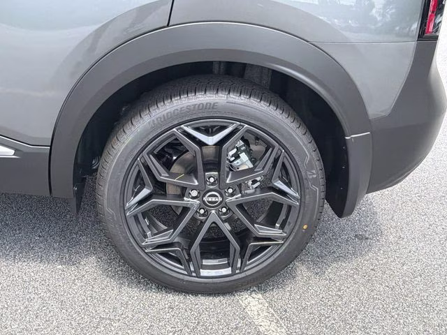 2026 Gun Metallic/Scarlet Ember Tintcoat Nissan Kicks SR FWD SUV