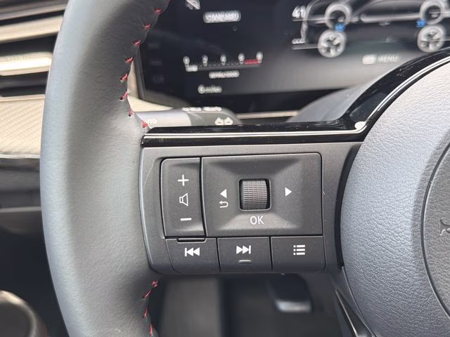 2026 Gun Metallic/Scarlet Ember Tintcoat Nissan Kicks SR FWD SUV