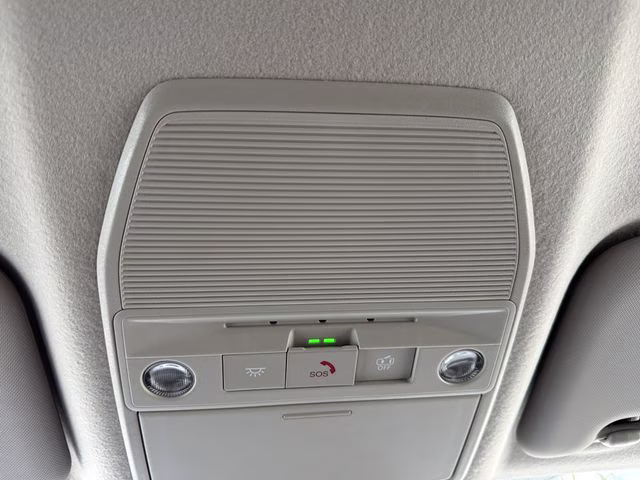 2026 Gun Metallic/Scarlet Ember Tintcoat Nissan Kicks SR FWD SUV