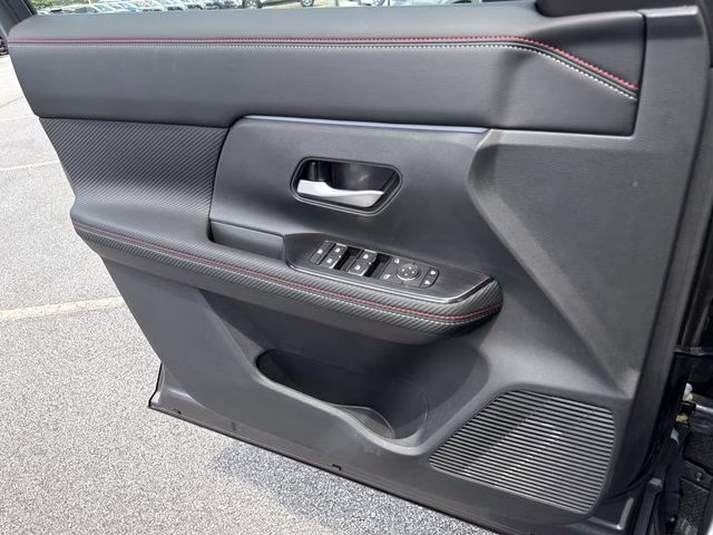 2026 Gun Metallic/Scarlet Ember Tintcoat Nissan Kicks SR FWD SUV