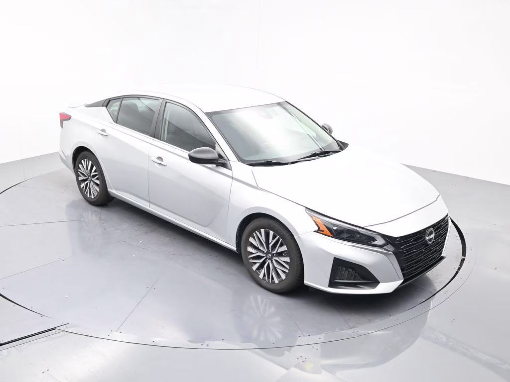 2024 Brilliant Silver Metallic Nissan Altima 2.5 SV FWD Sedan